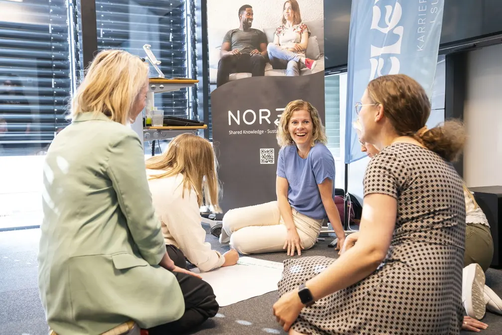 Vi søkjer to traineear innan kommunikasjon!